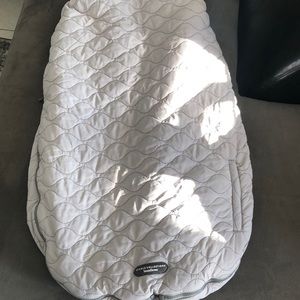 JJ Cole Bundle Me car seat warmer